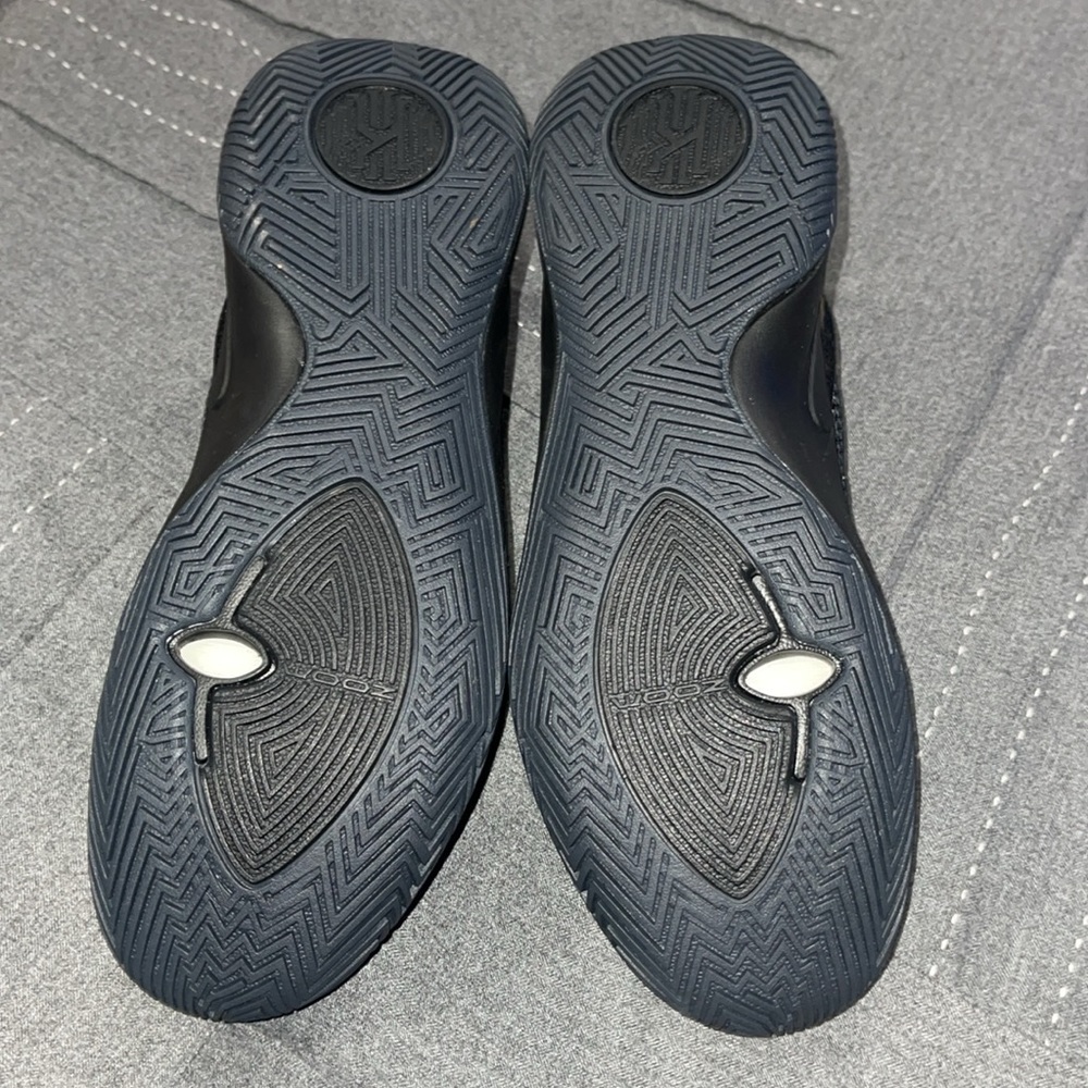 Nike KYRIE FLY TRAP ZOOM BLACK & GOLD Men’s 9.  NEVER WORN. NEW NO BOX - Picture 5 of 8